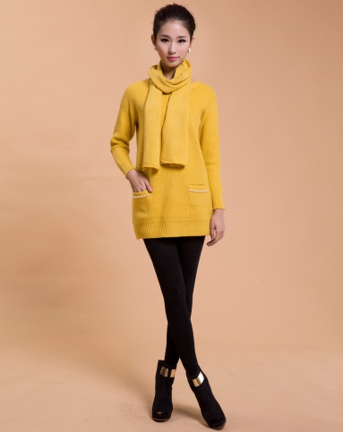 菲阁FORGE黄色<em>圆领</em>围巾<em>搭配长款毛衣</em>83112