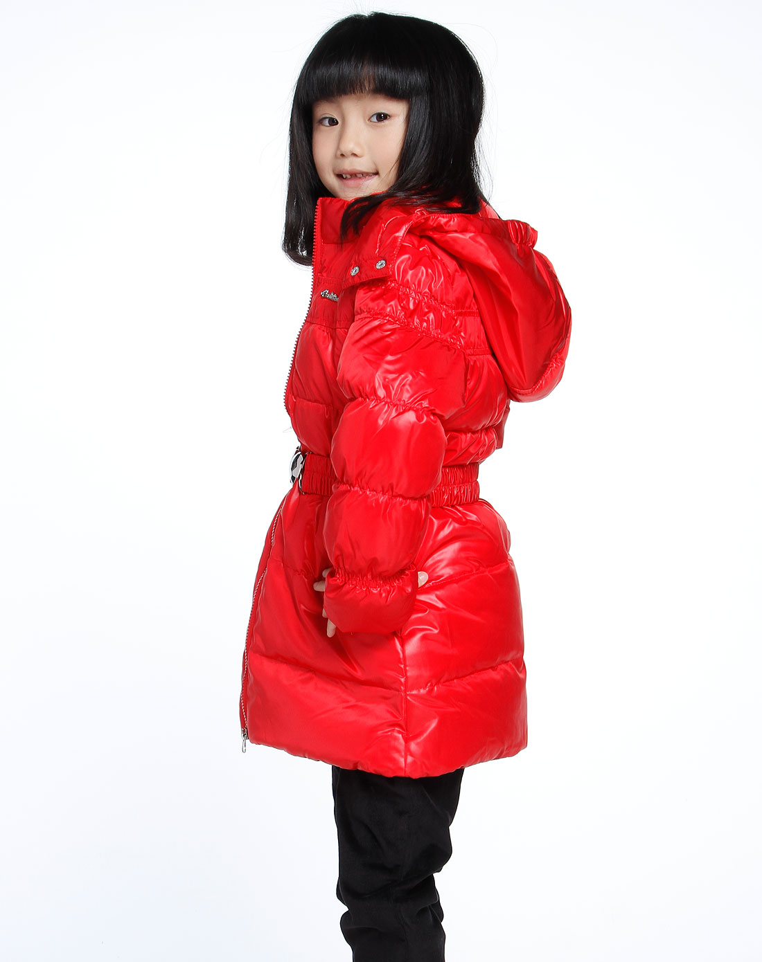 女童大红羽绒服