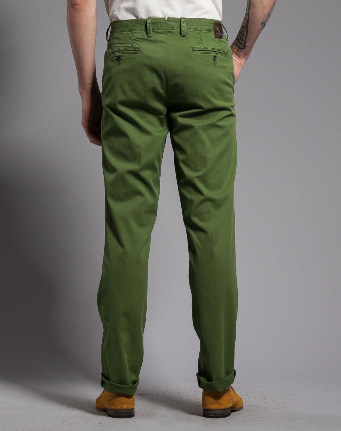 男款深绿色休闲裤