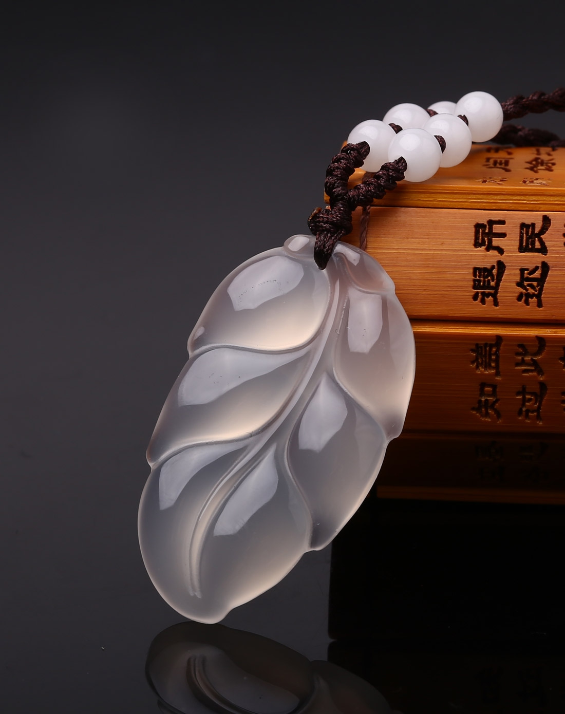 冰种天然白玉髓双面树叶吊坠-金枝玉叶