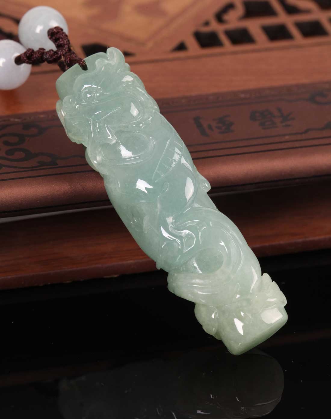 翡翠蟠龙玉柱吊坠
