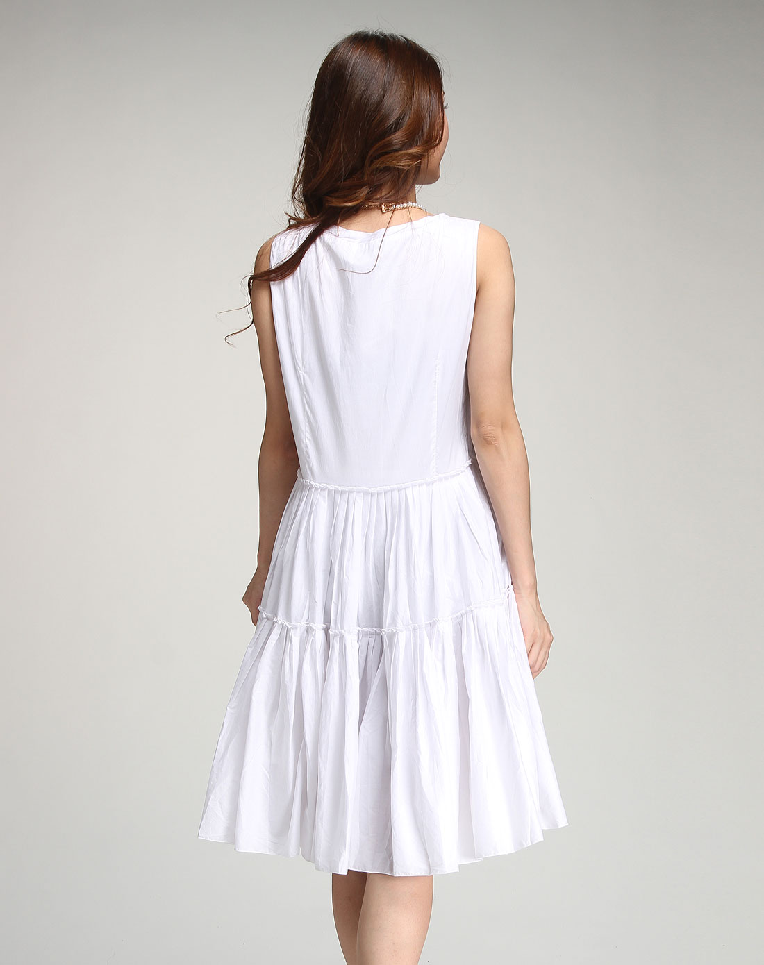白色休闲无袖连衣裙