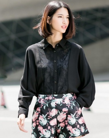 女性黑色衬衣