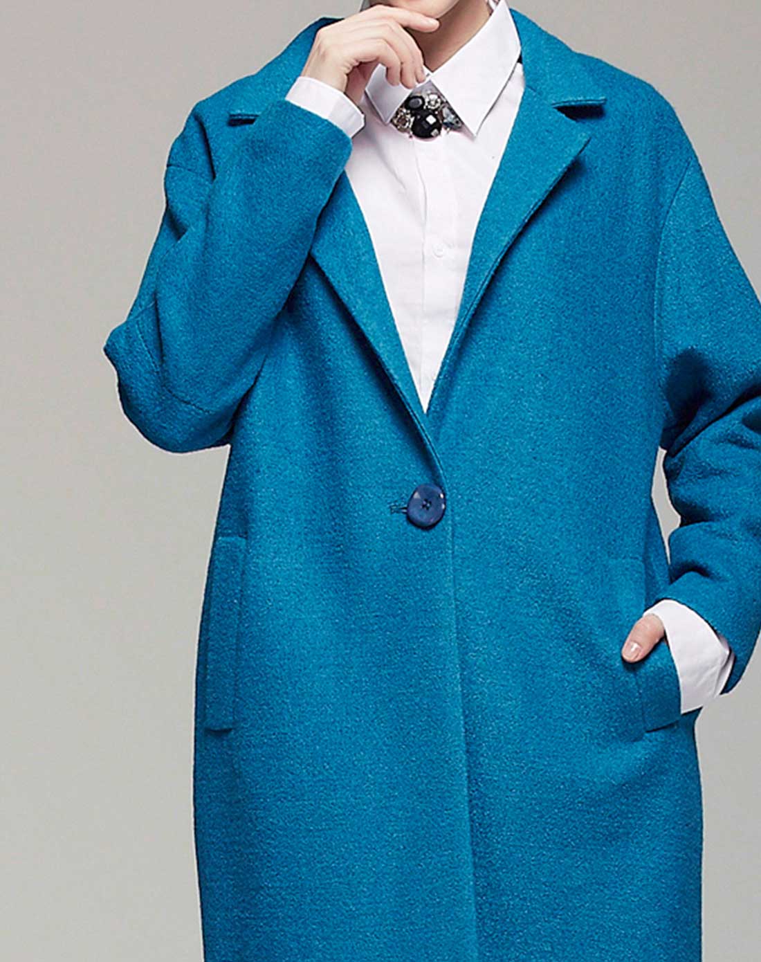钴蓝色时尚茧型呢大衣