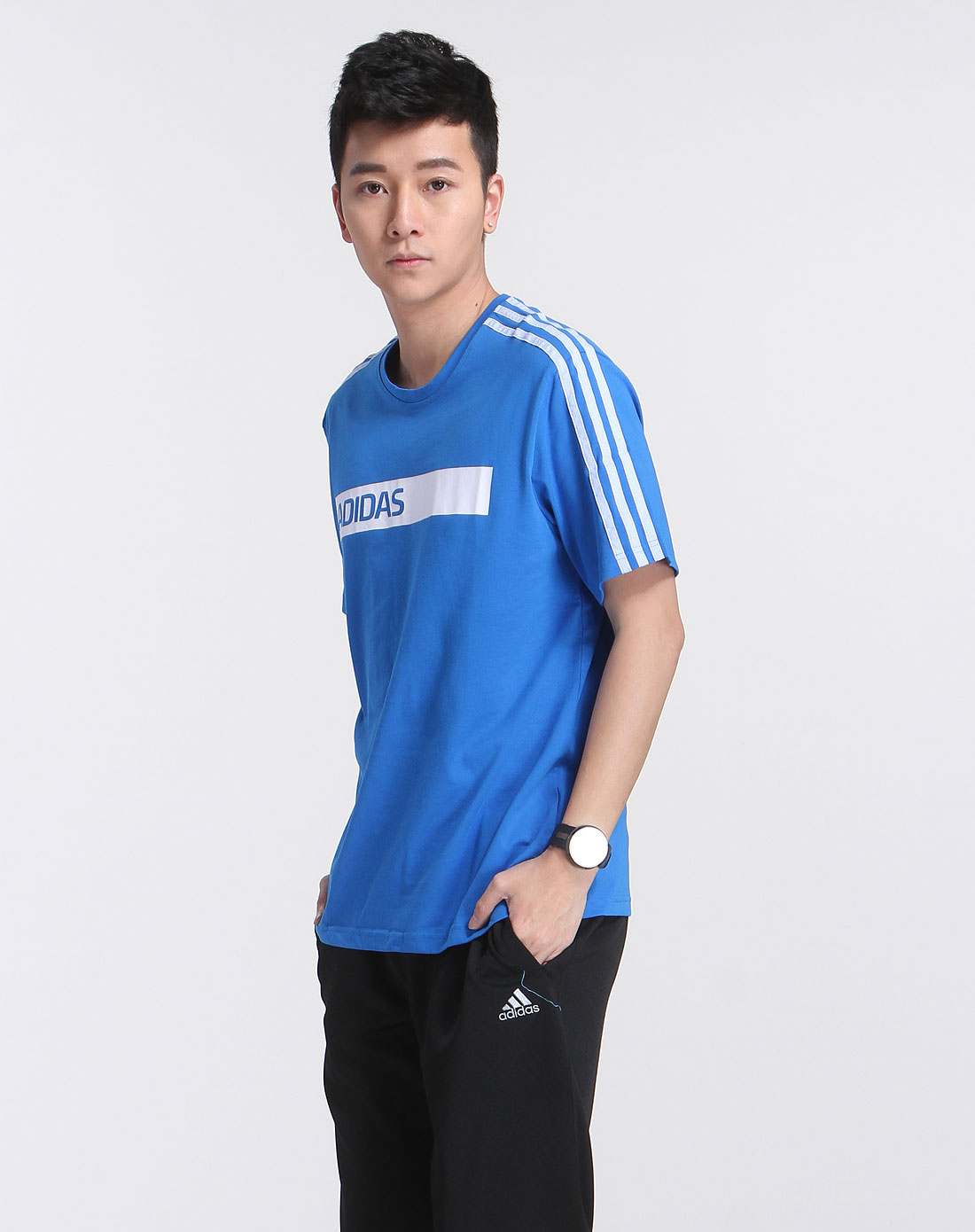 阿迪达斯adidas男装专场-男款蓝色简约短袖t恤