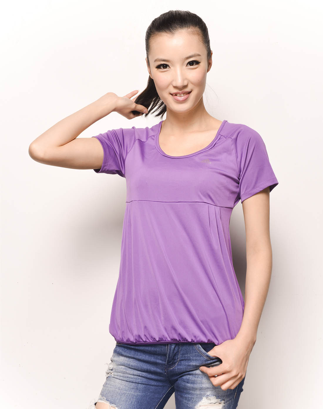 女子紫色短袖t恤