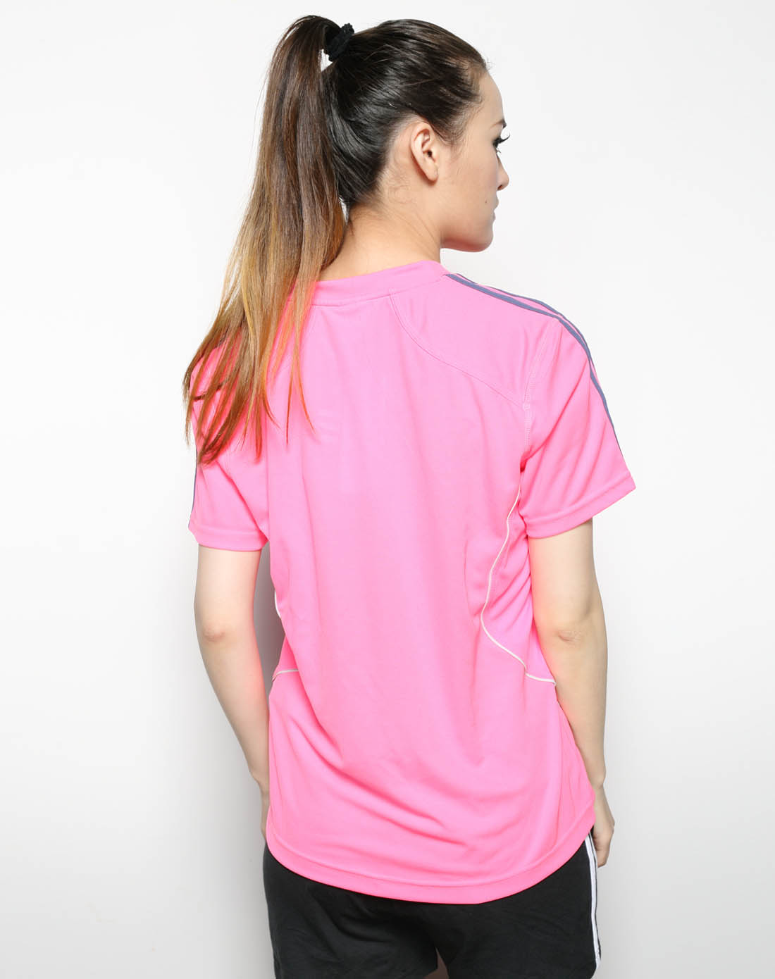 女子粉色短袖t恤