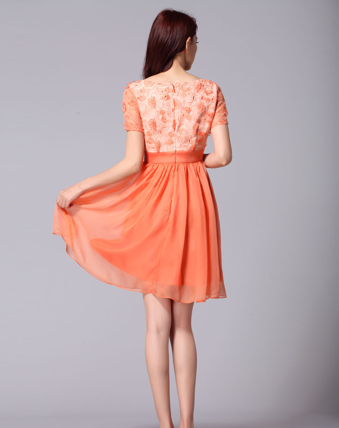 橙色短袖连衣裙