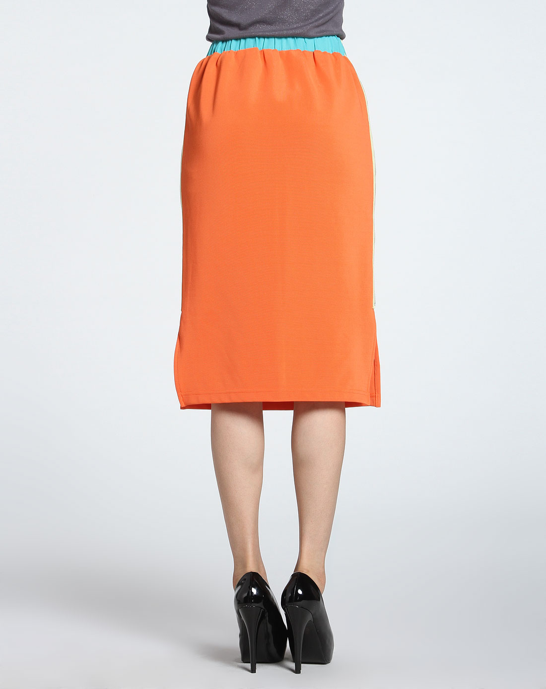 浅粉橙色两侧拉链装饰半裙