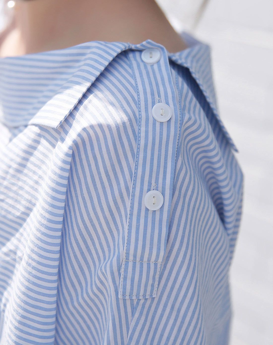 凡兔ONE-T蓝白条纹一字领落肩衬衫6C539L