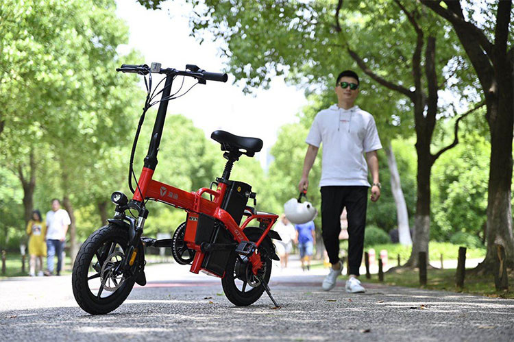 雅迪gt3折叠电动自行车铝合金车架男女小型轻便助力代驾锂电瓶车