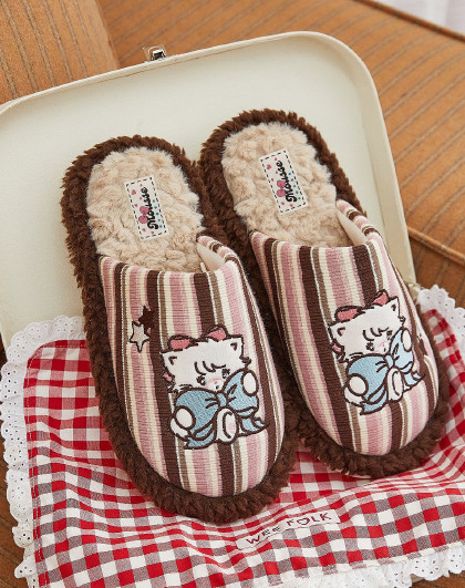 MIKKO系列家居拖鞋女秋冬加绒精致绣花毛绒家居室内包头拖鞋