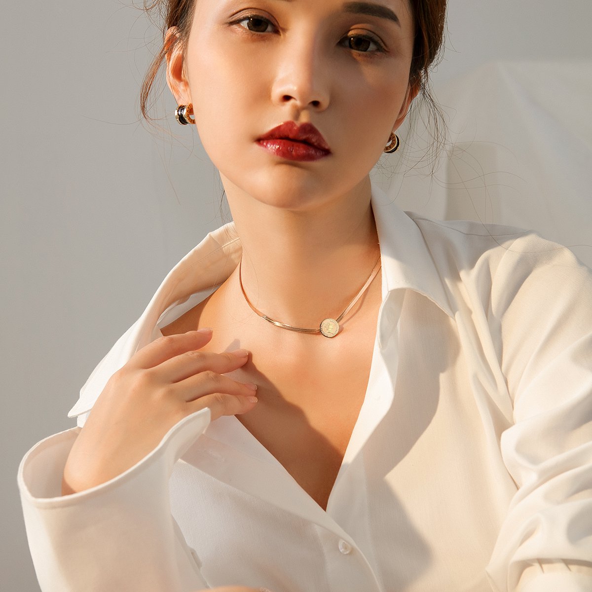 女王头像钛钢颈链女choker短款锁骨项链韩版网红项圈