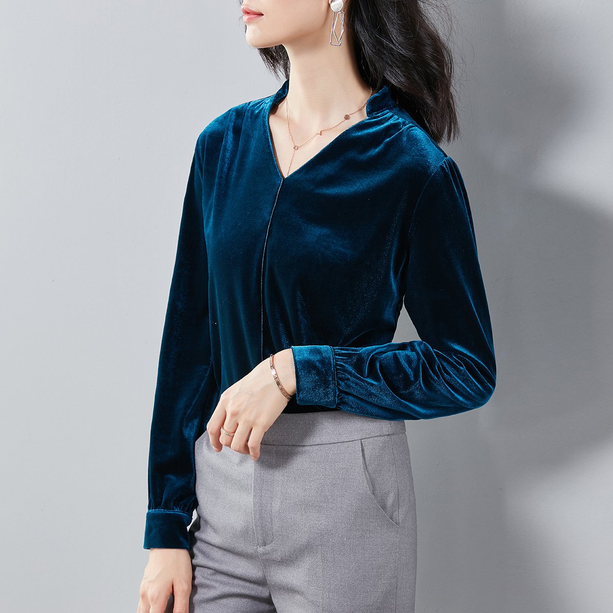 yhmw孔雀蓝t恤女长袖2018秋季新款复古金丝绒v领前短后长打底衫