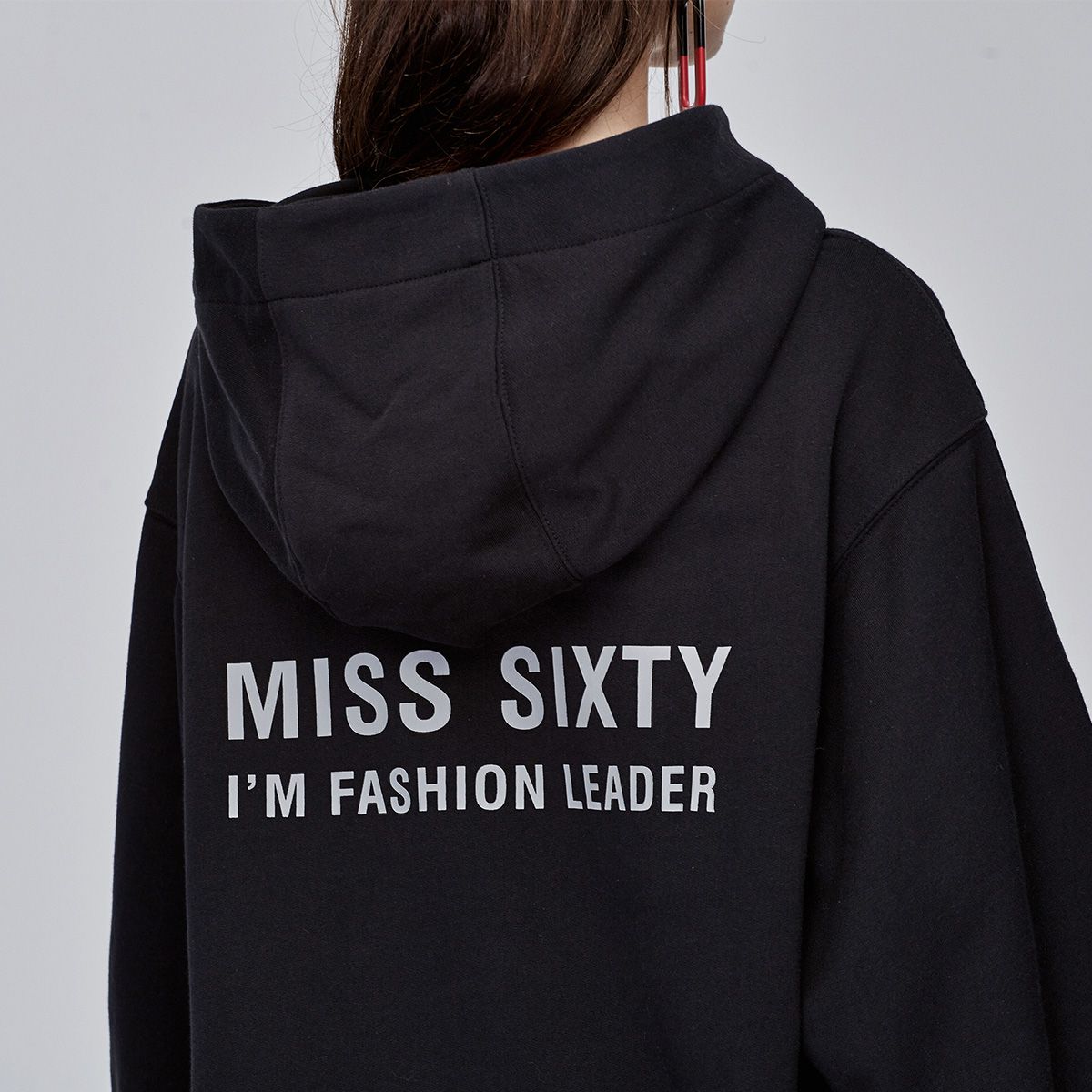 miss sixty2018新款秋季纯棉印花宽松连帽长袖卫衣女683tj5190000