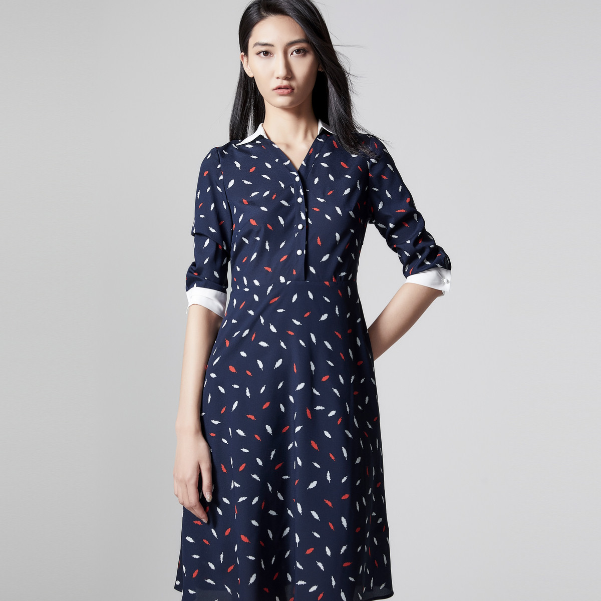 朗姿2020春夏女装新品职业v领复古碎花印花高腰衬衫式 长袖连衣裙