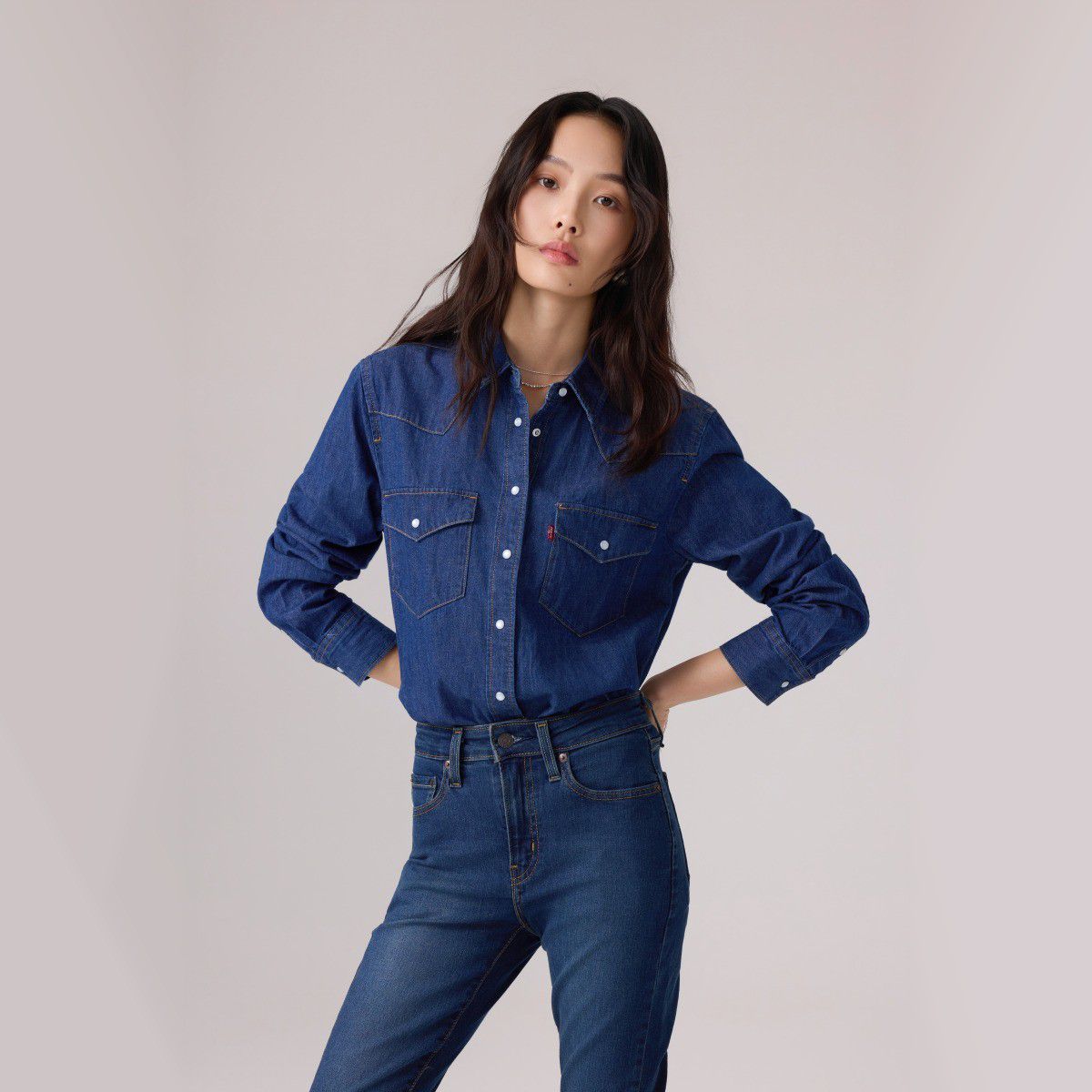 LEVI'S Levi's李维斯女士美式经典翻领时尚宽松简约舒适蓝色长袖牛仔衬衫