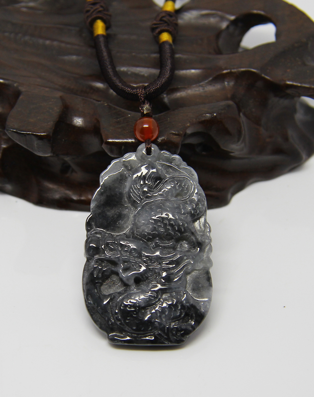 男款天然翡翠黑翡飞龙在天吊坠附证书