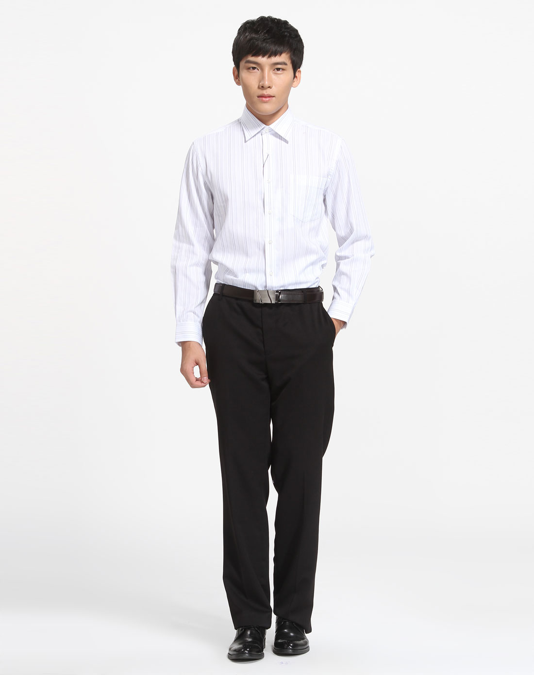 白底蓝色细条纹长袖衬衫