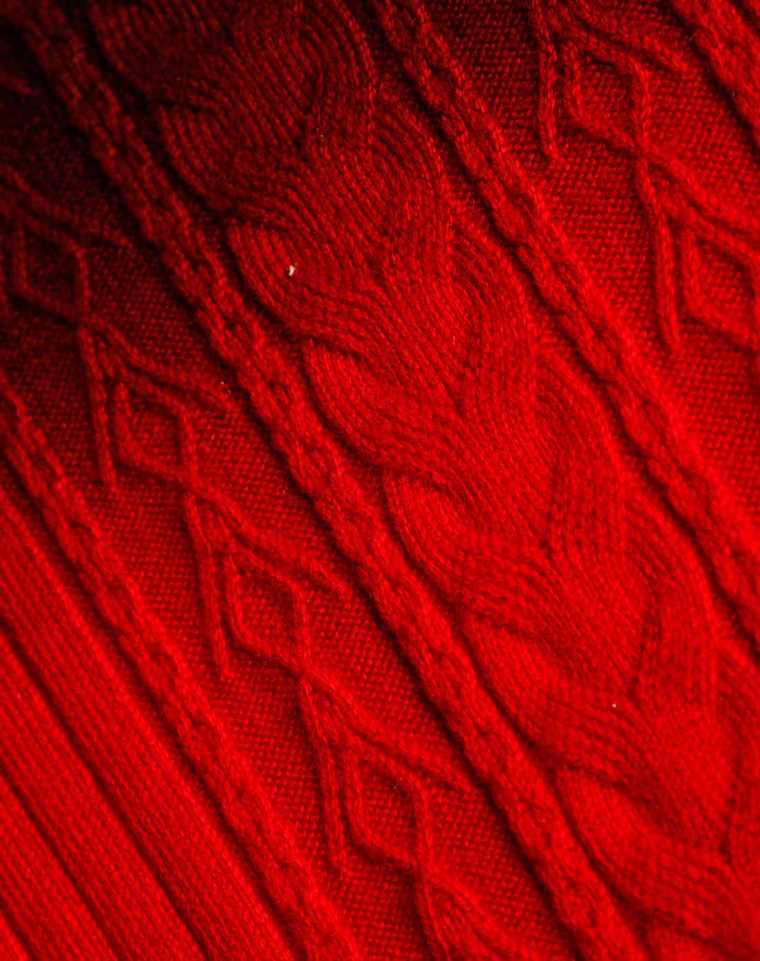 大红色渐变深红色羊毛针织衫