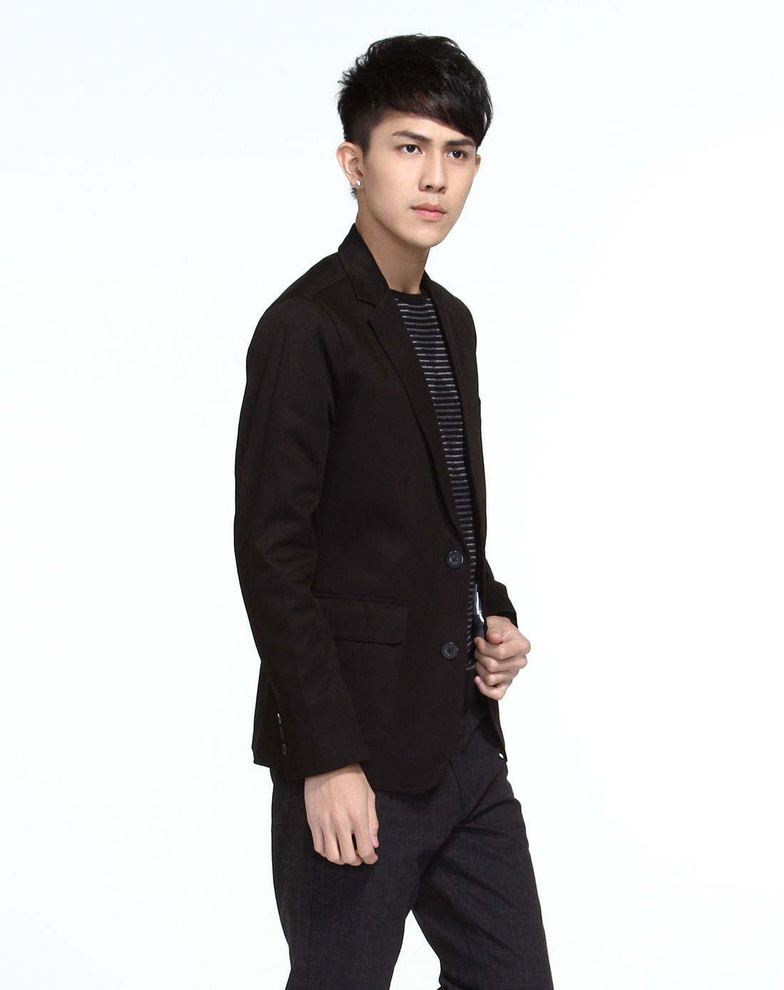 黑色帅气翻领长袖西装