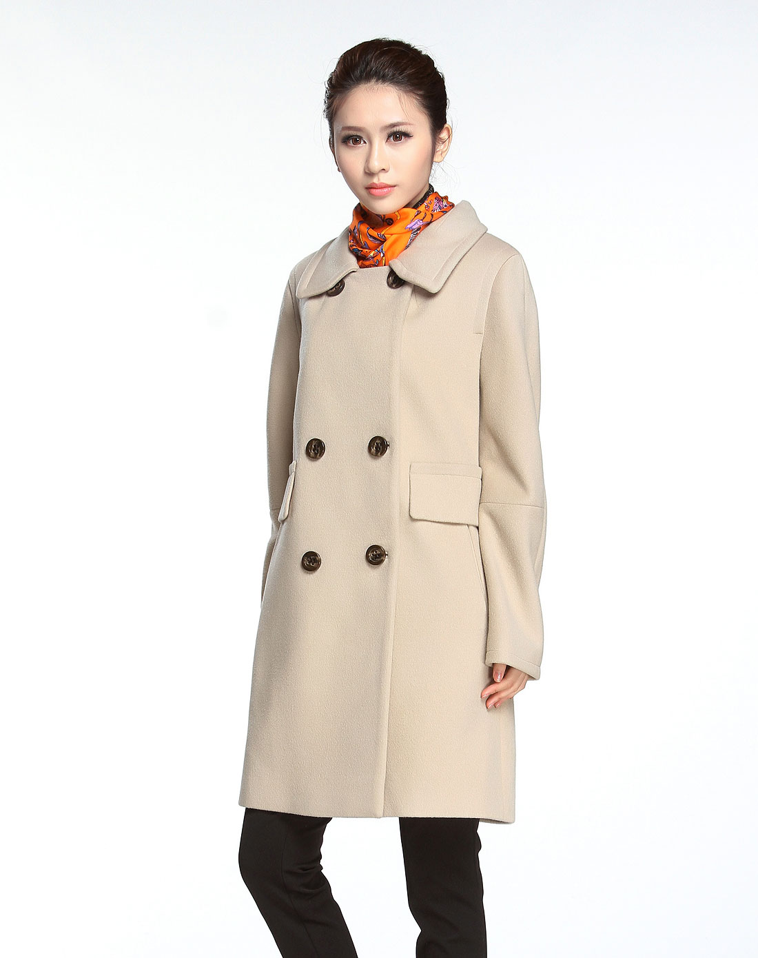 米杏色双排扣时尚长袖大衣