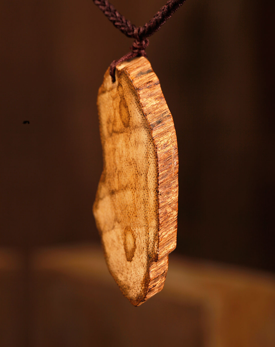 印尼伊利安.1983老料野生a级沉香吊牌1号(清丽幽香)