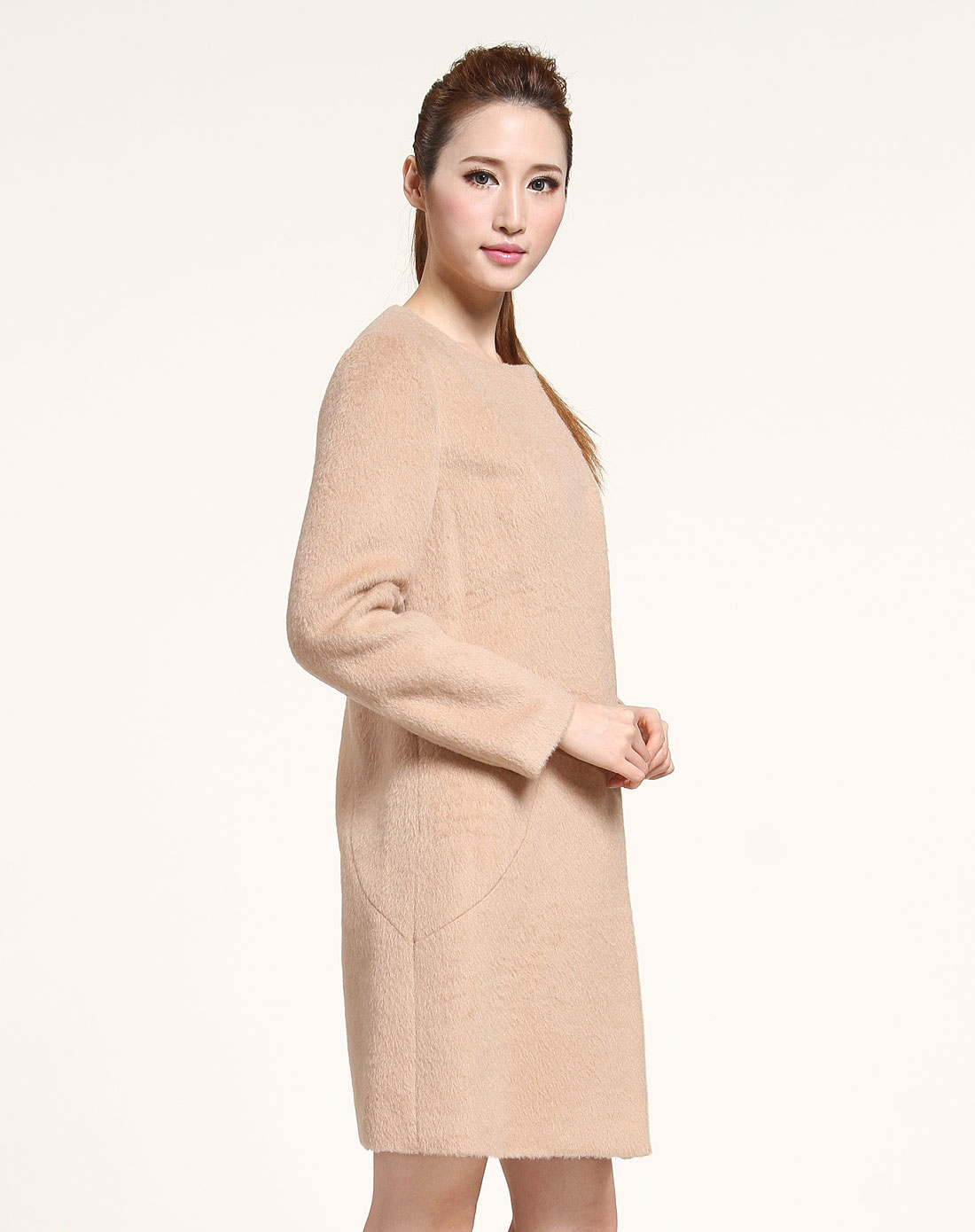 浅驼色气质高贵长袖大衣