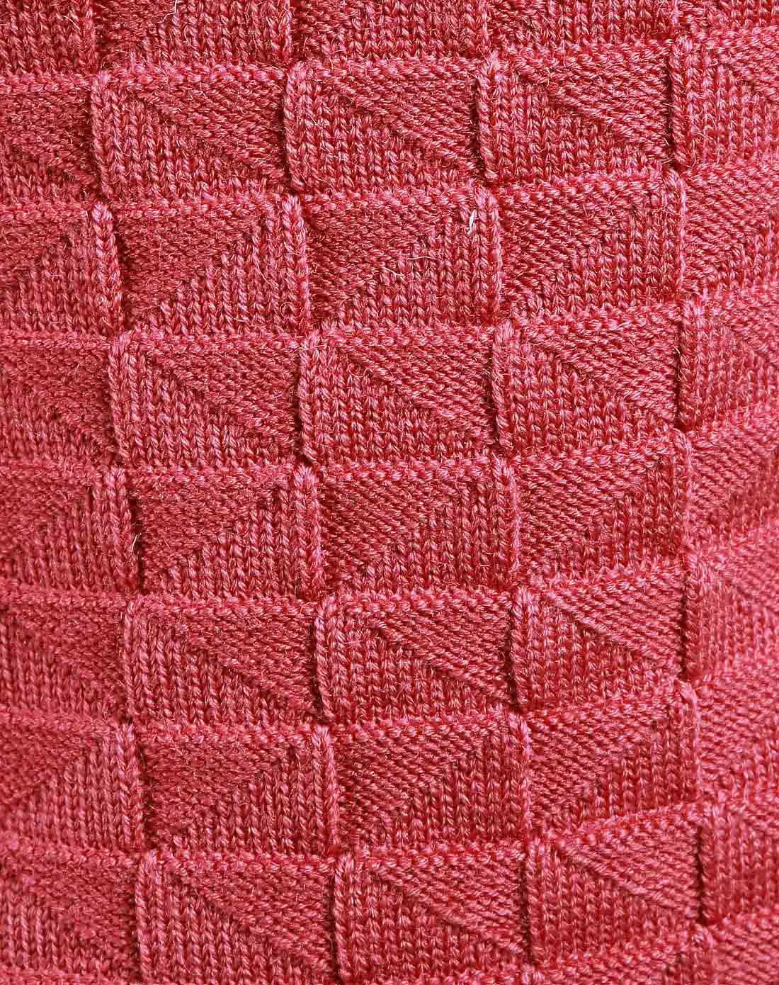 玫红色纯羊毛蹲领套头衫