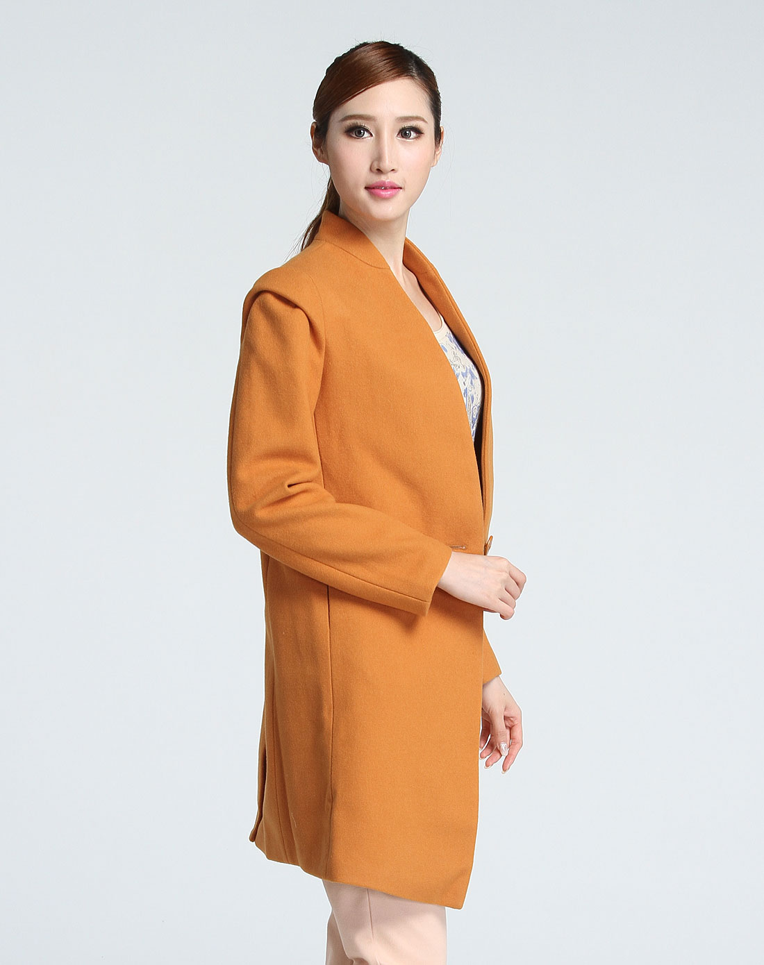 简约时尚大气土黄色长袖大衣