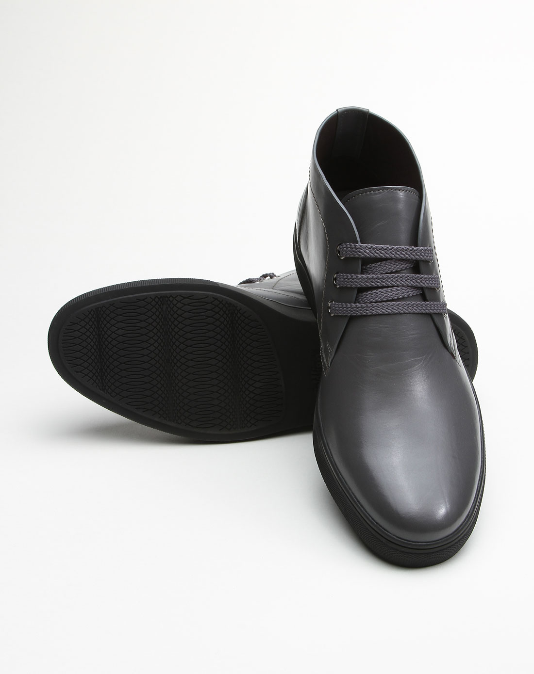 灰色系带休闲皮鞋