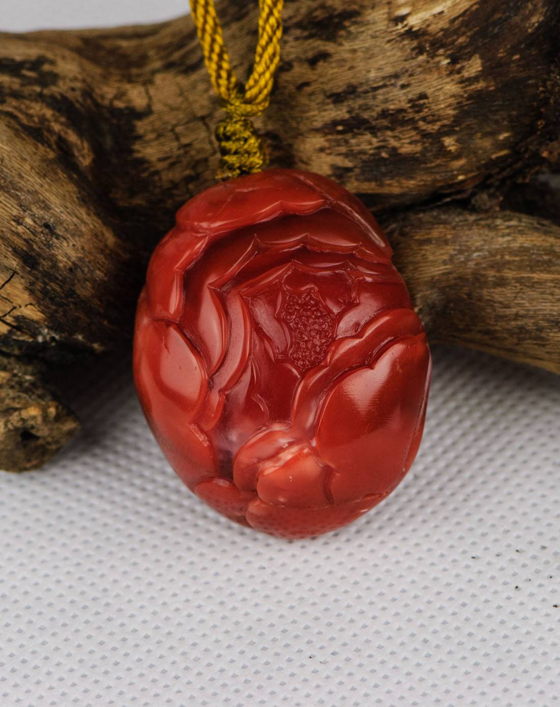 中性天然南红玛瑙花件(带证书)