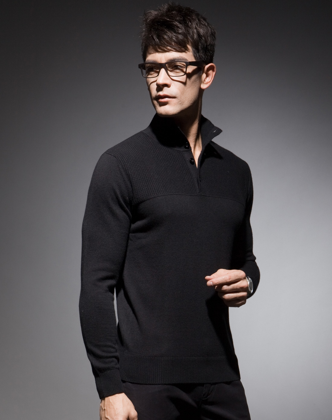 黑色男士半高领羊毛衫