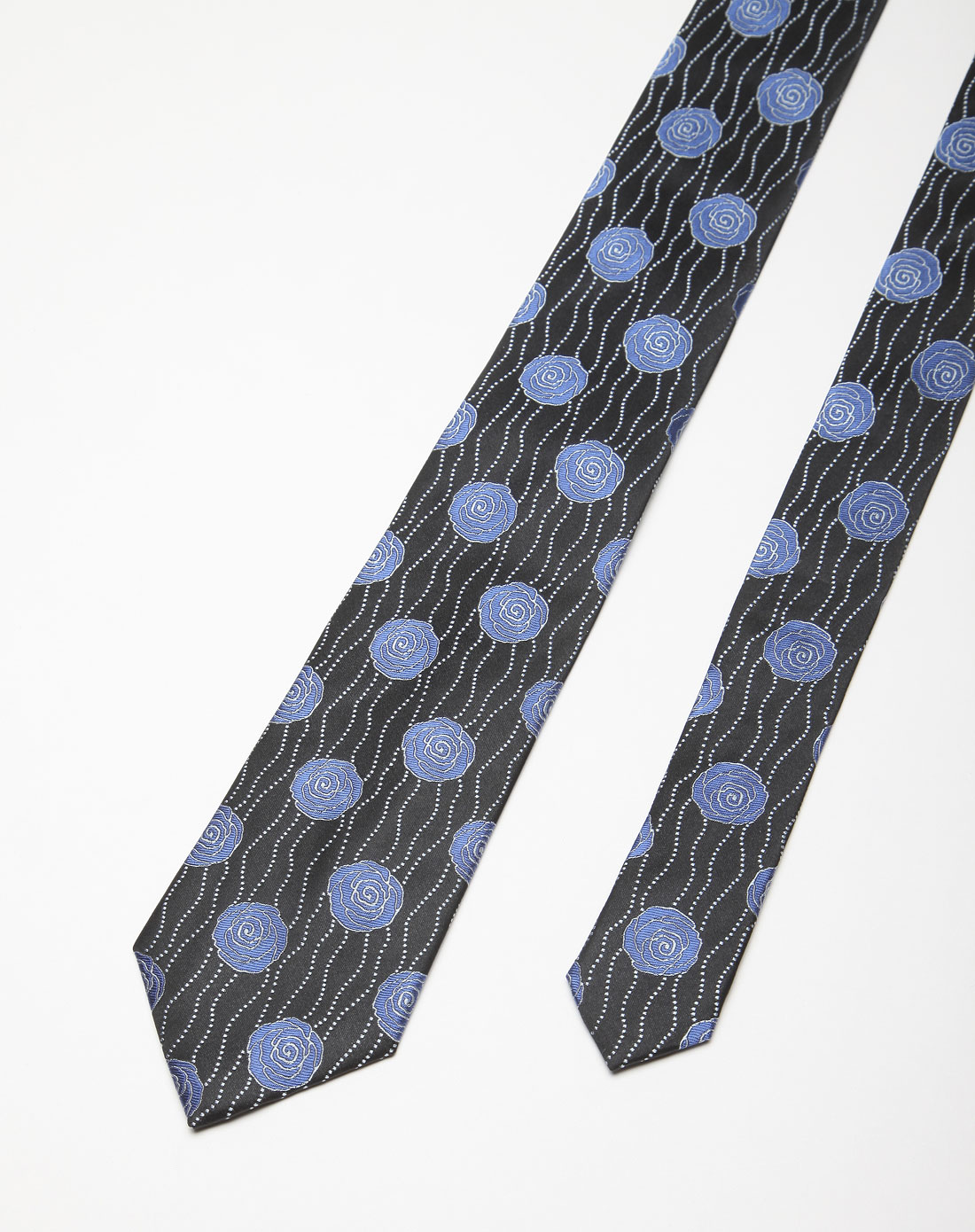 蓝色花纹帅气领带