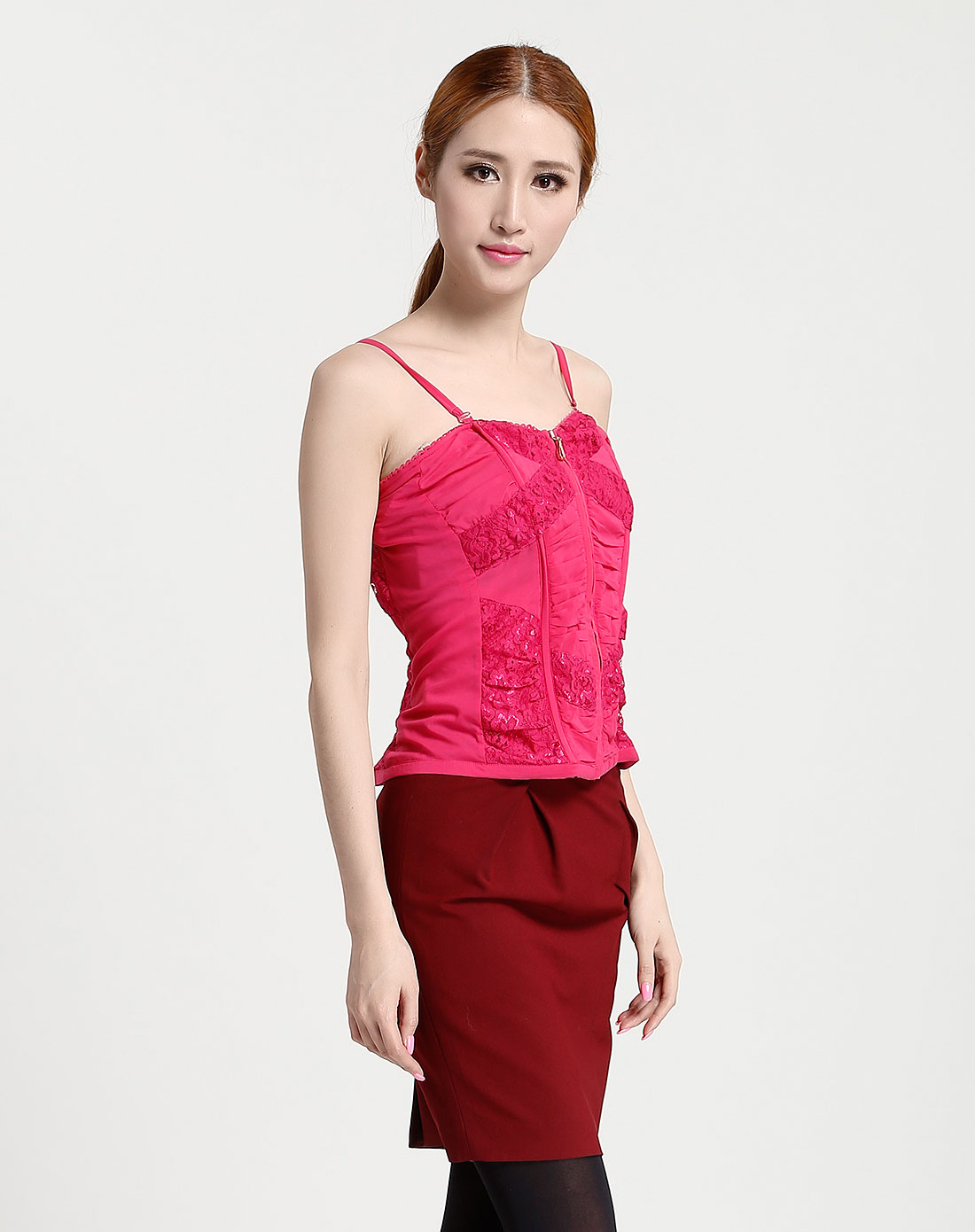 浅红色蕾丝性感修身吊带上衣