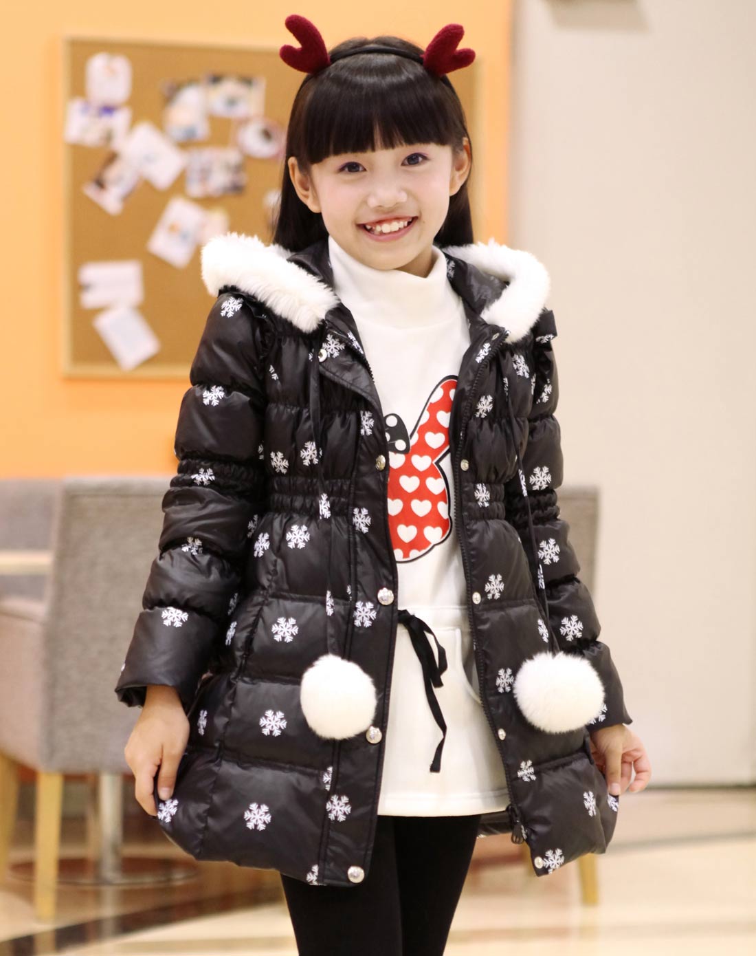 女童黑印花羽绒服
