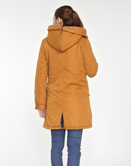 女款土褐色连帽长袖外套 保暖舒适简约