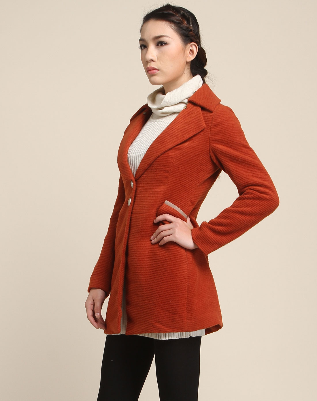 气质橘红色长袖大衣