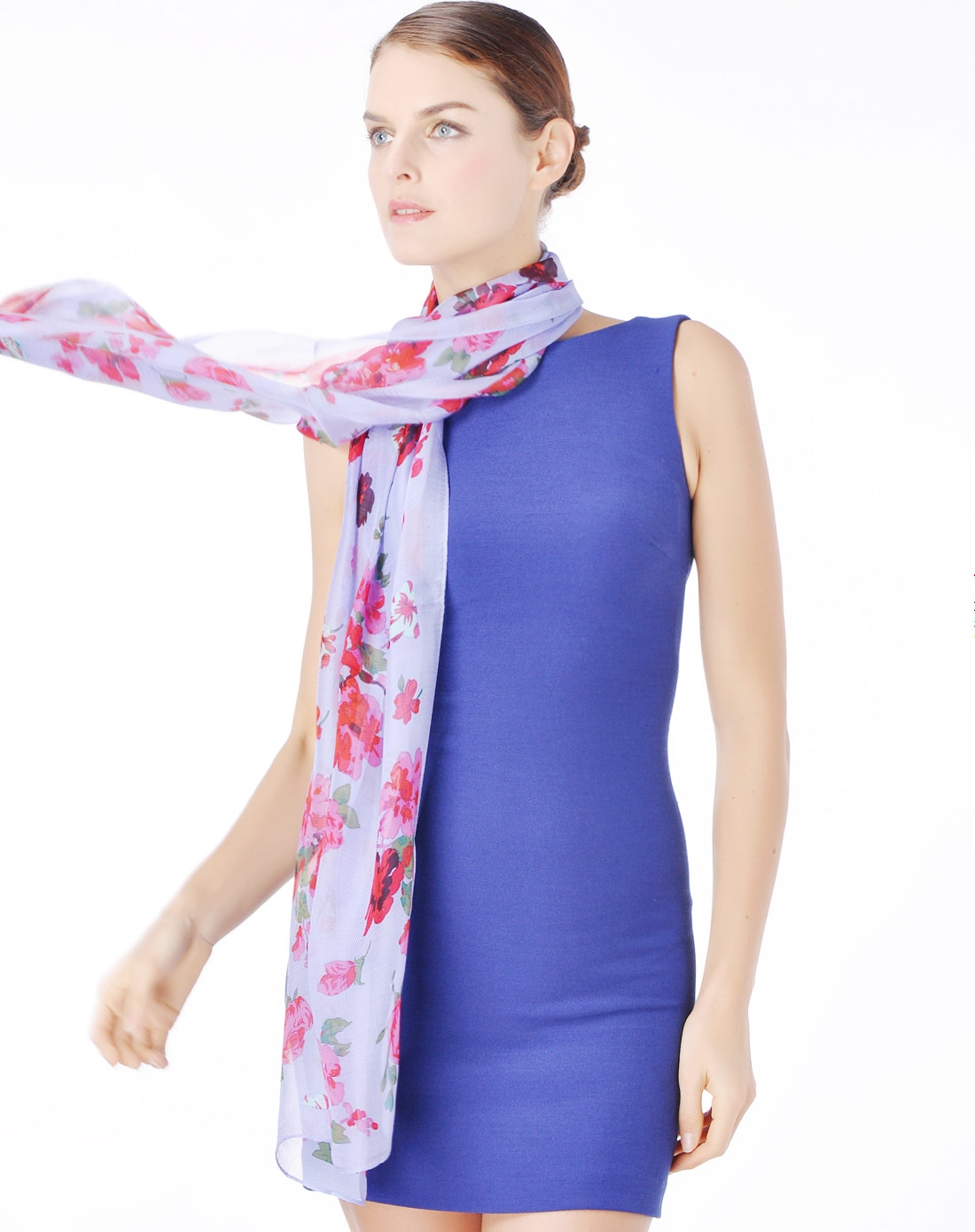 女款粉蓝色底玫瑰花朵真丝印花围巾