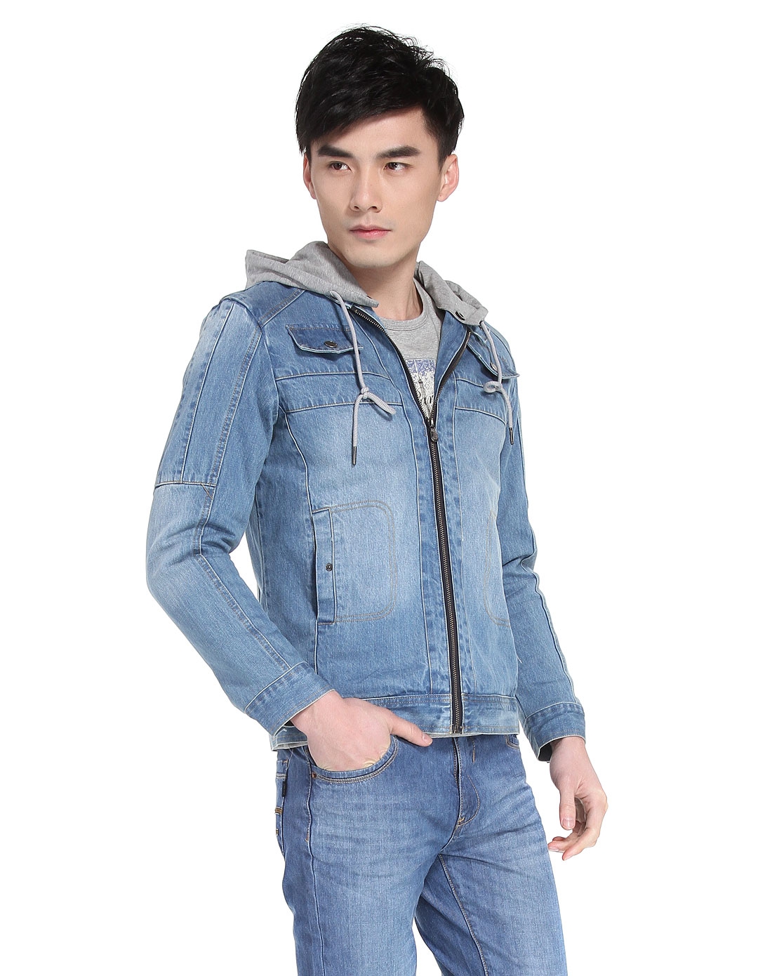 浅蓝色连帽休闲长袖牛仔外套