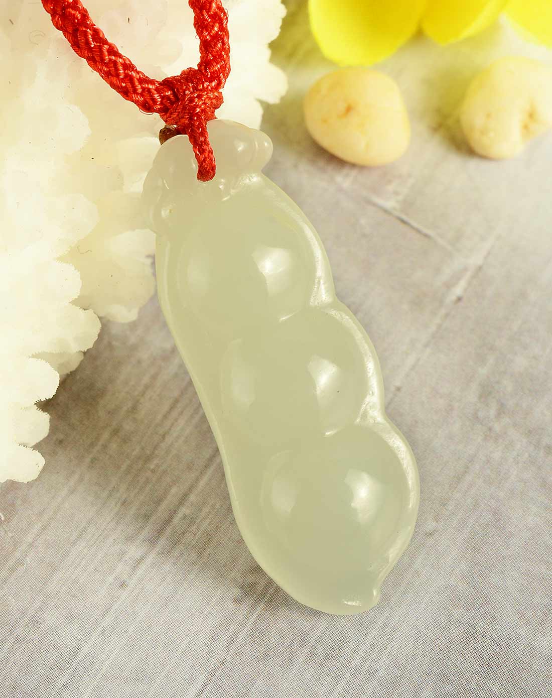 中性和田玉平安豆吊坠(附证书)