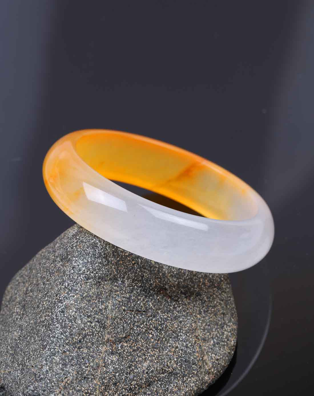 石英岩黄白玉手镯