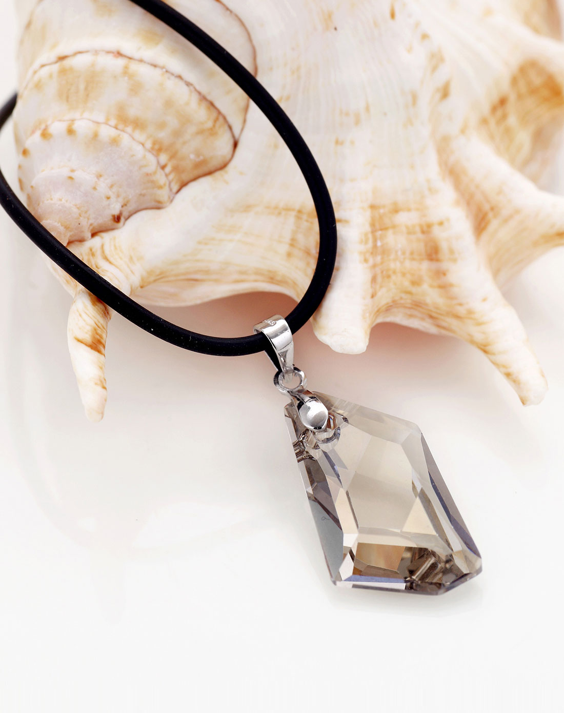 银香槟色925银施华洛元素水晶菱形吊坠(送银扣皮绳项链)