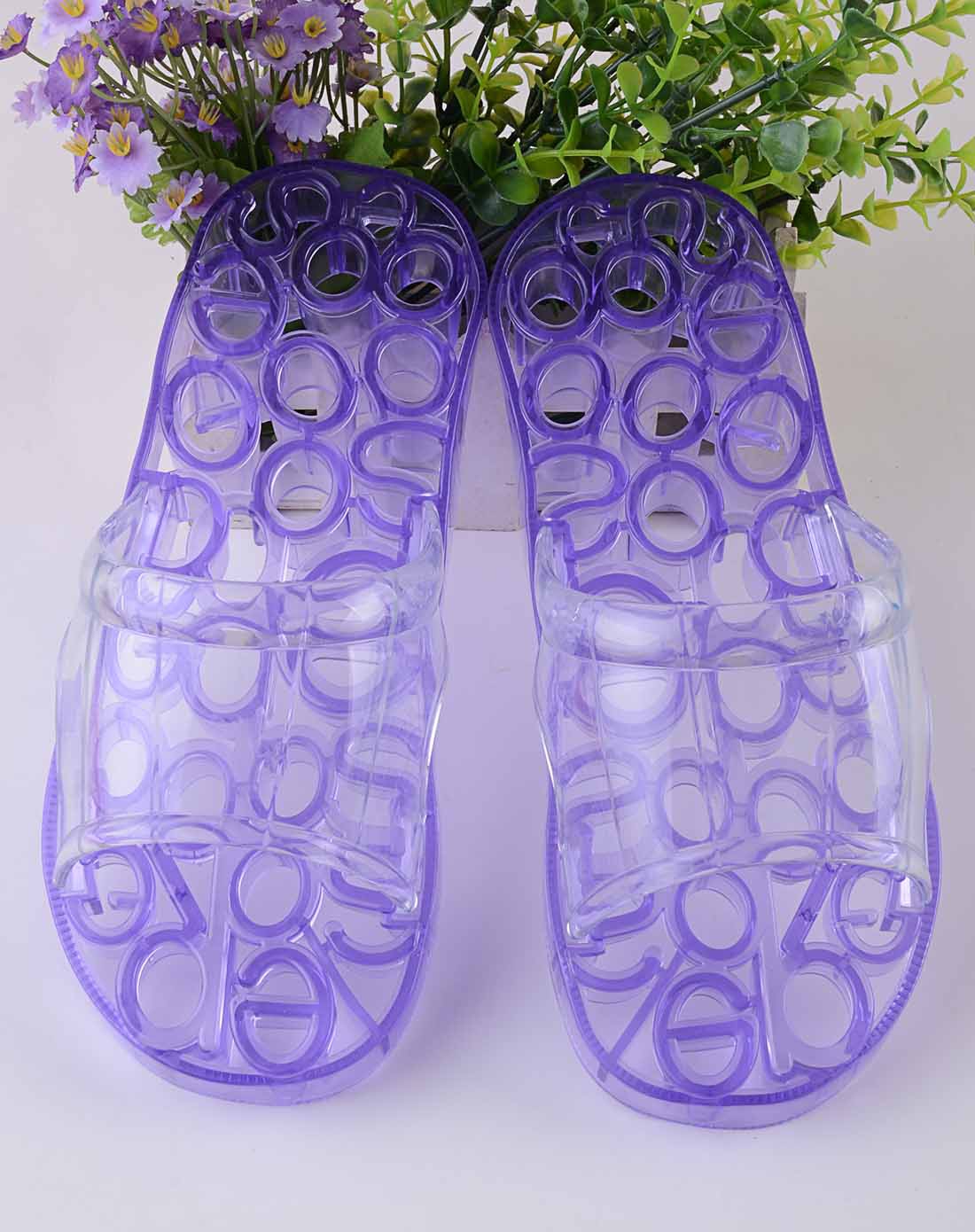 女士紫色家居防滑浴室拖鞋字母按摩水晶凉拖