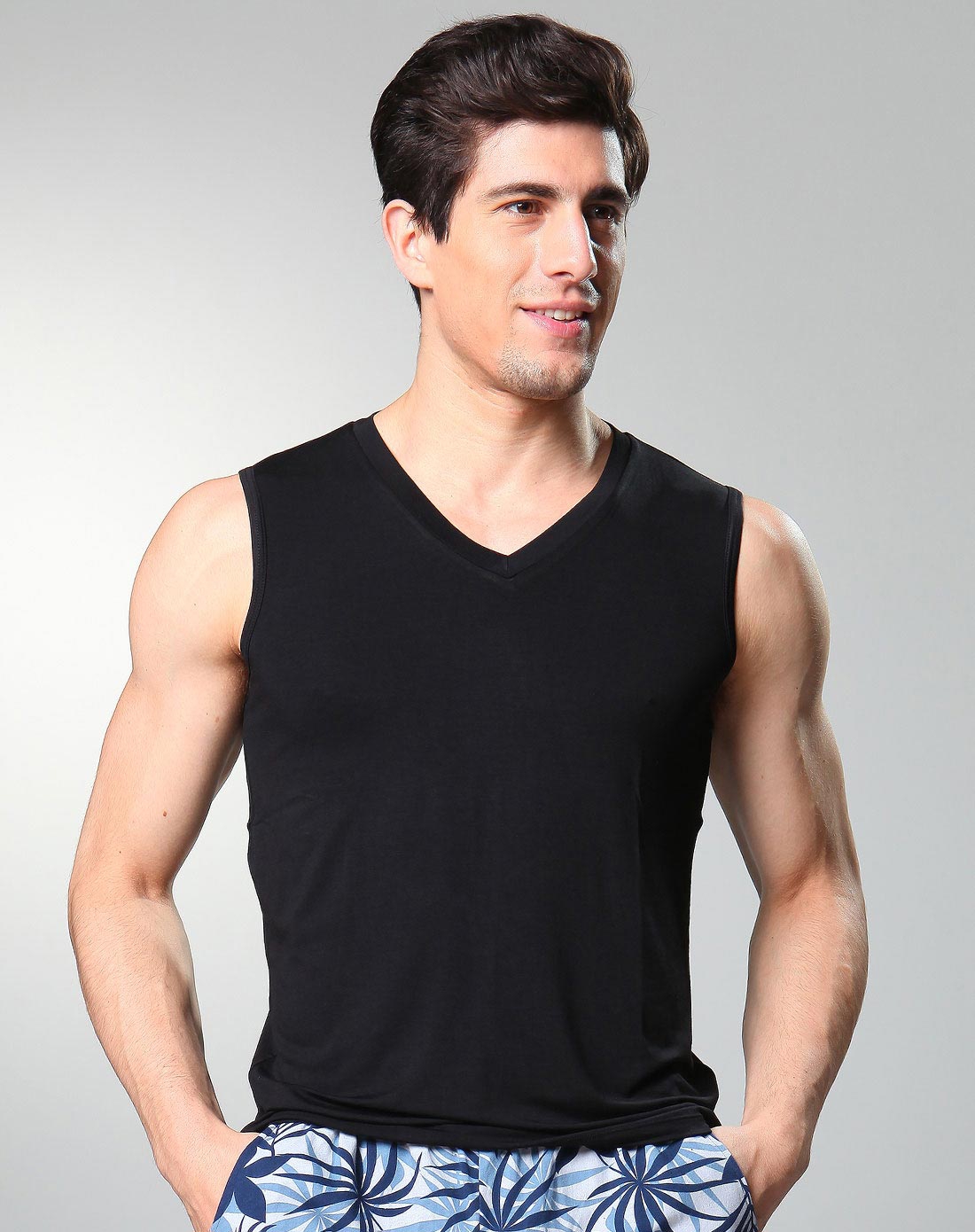 男士黑色休闲家居背心