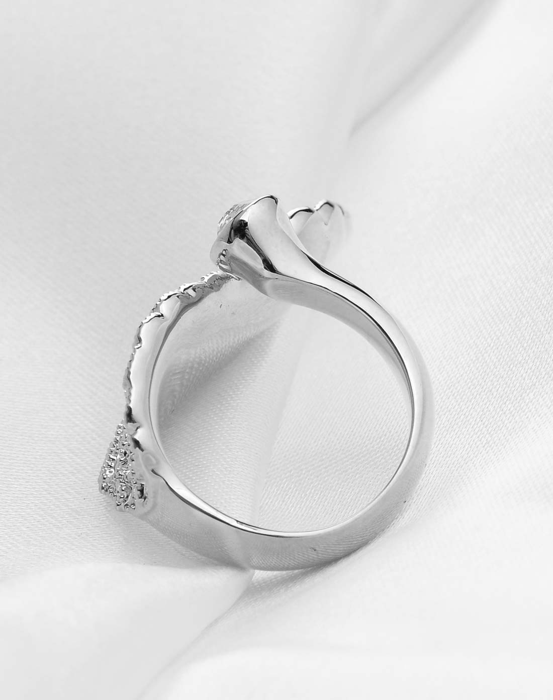 天使的翅膀奥钻戒指-银底白色