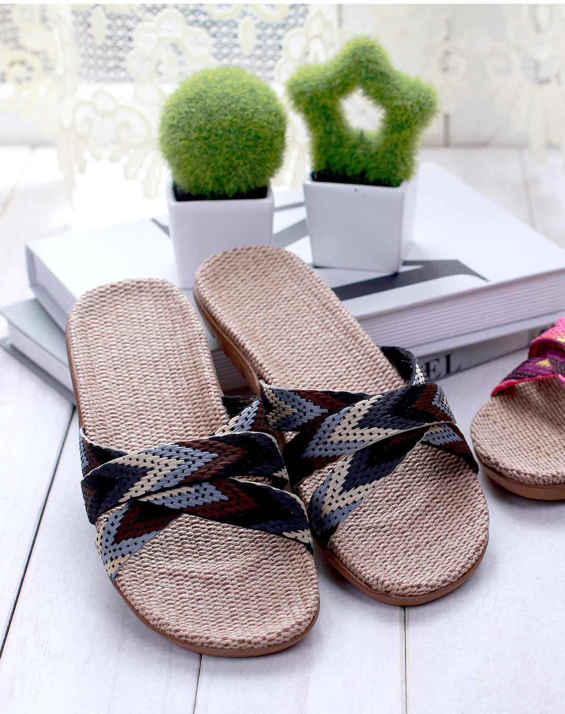 灰色炫丽交叉织带麻底拖鞋