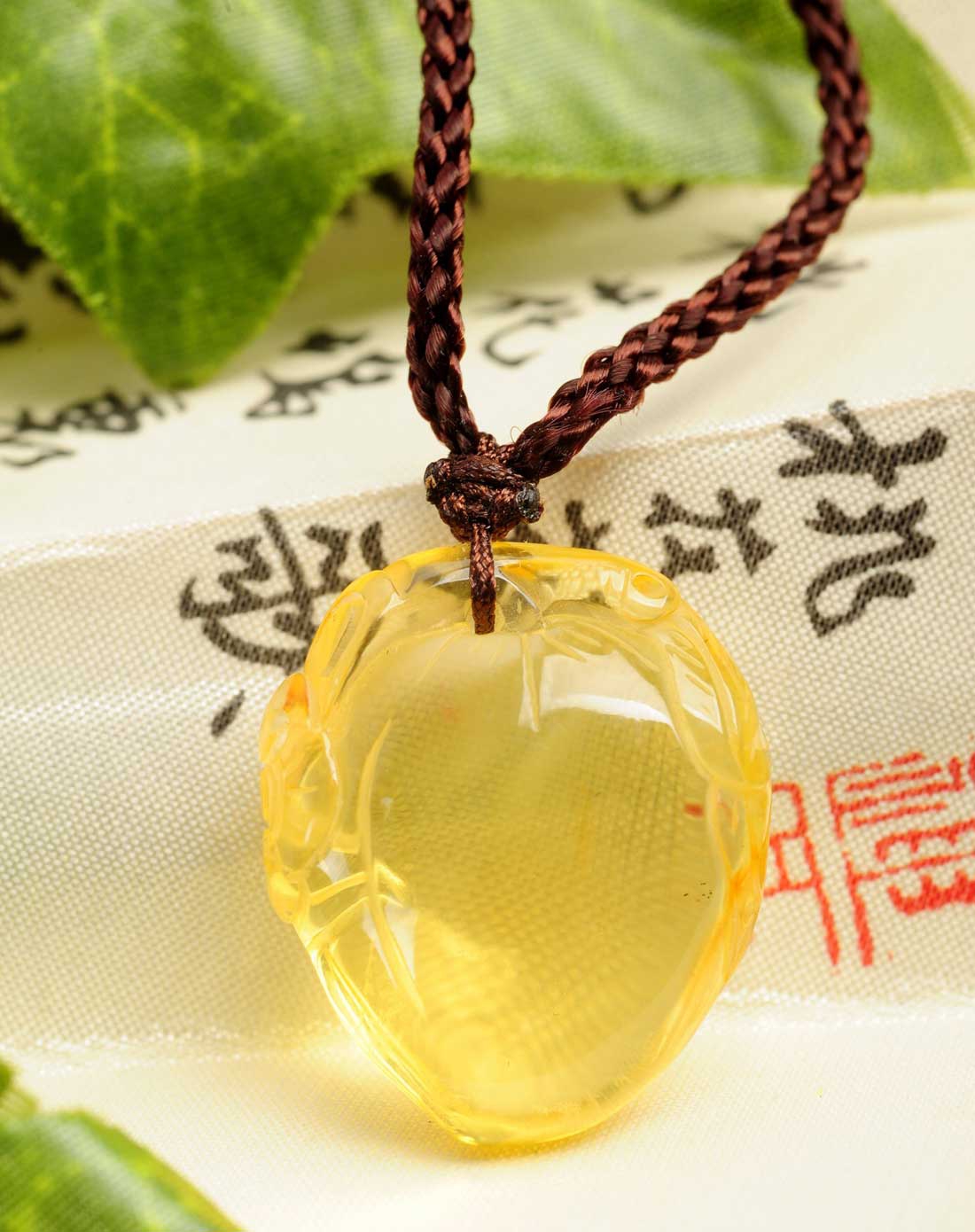 女款旺人缘时尚雕花桃形琥珀项链 附证书