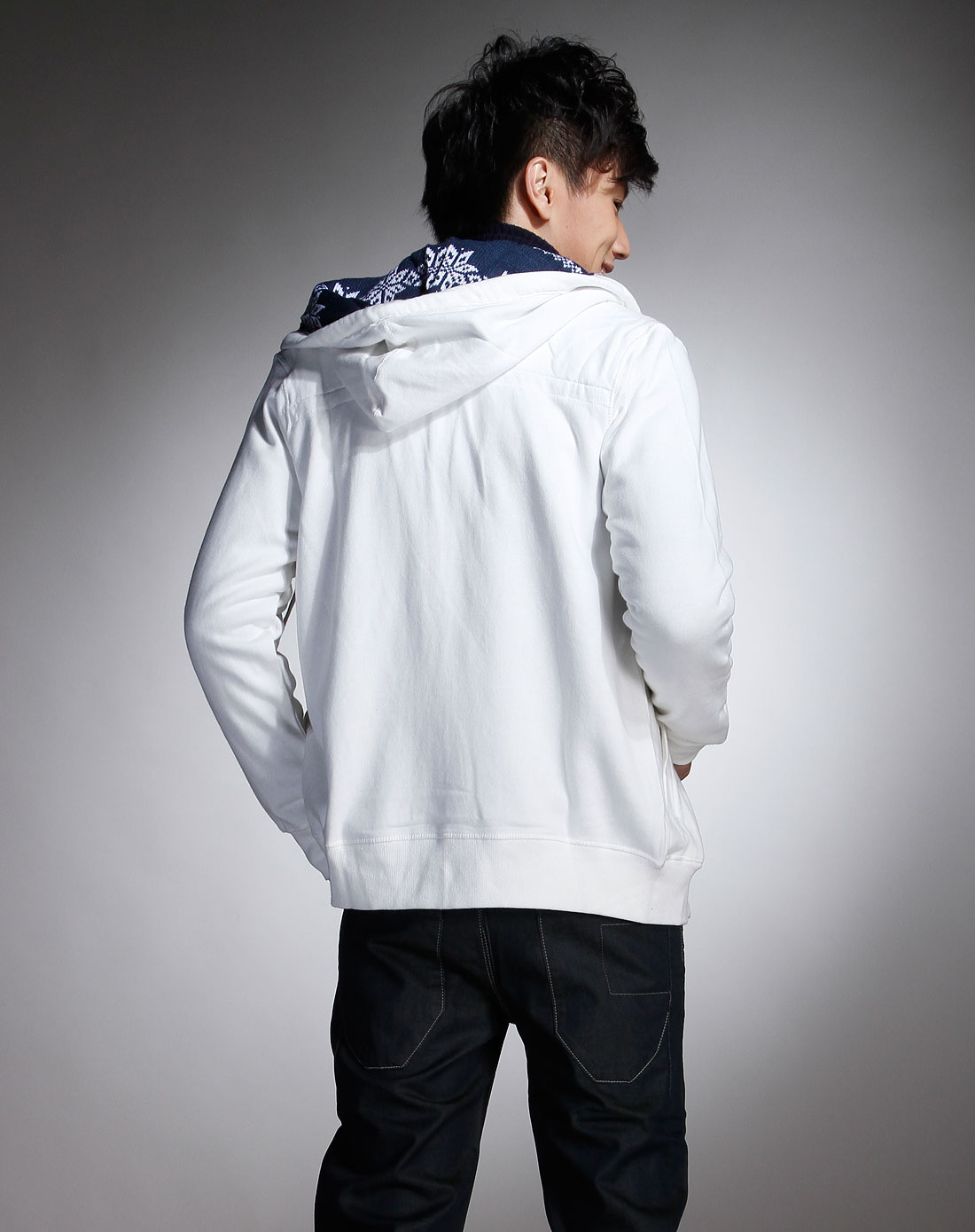 米白连帽卫衣