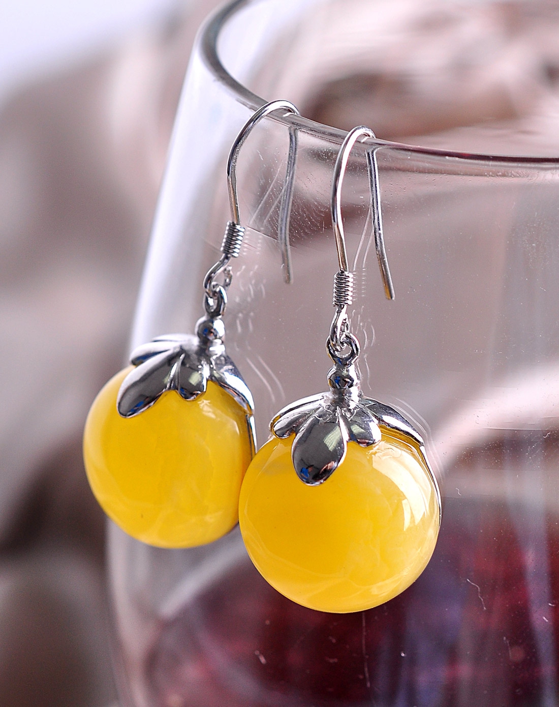 精致通透蜜蜡耳环(附证书)